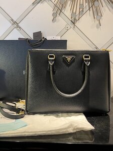 ■【美品】 プラダ Prada ハンドショルダーバッグ 大サイズ レディース ブラック