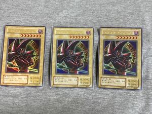 遊戯王カード　ブラック.マジシャン　ウルトラレア　傷が有ります　W2