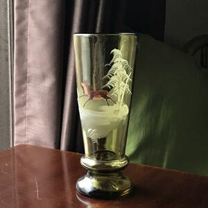 美しいフランスアンティーク　クリスタル★元気な鹿と雪山の花瓶★淡いモスグリーン色