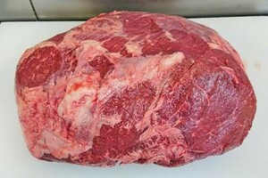 ■(^○^)/冷蔵品【8kg】牛肉 内モモ1本　穀物肥育　真空パックのままお届けします！