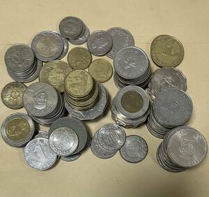 外貨　香港186ドル　12.6オーストリアドル　4.2ユーロ　305台湾ドル　40タイバーツ　2スイスフラン　他　外国コイン　まとめ　約1kg 