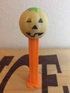 PEZ Dispenser パンプキン USED ペッツ ディスペンサー 蓄光 ハロウィン