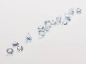 キレイ アクアマリン 2mmラウンドのロット 20ケで0.77ct