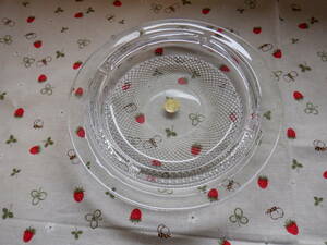 C2　『ＨＯＹＡ（保谷）クリスタルガラス　灰皿～水を入れて花を一輪浮かべてみませんか？』～インテリア小物としていかがですか？
