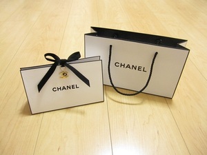 CHANEL シャネル　ショッパー　CCロゴチャーム付きギフトBOX　ホリデー