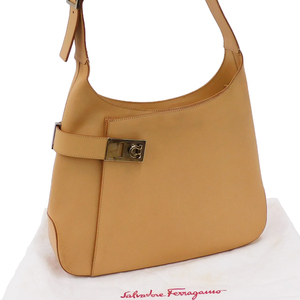 1円 ■ 美品 フェラガモ ショルダーバッグ レザー ベージュ系 肩掛け 普段使い Salvatore Ferragamo ■E.Bgme.oR-15