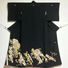 【落款入り】 着物 黒留 花 鶴 模様 吉祥紋様 金駒刺繍 金彩身丈約156cm