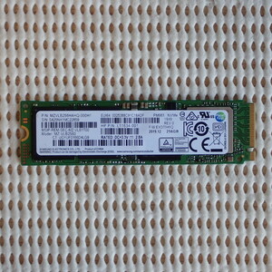 Samsung 256GB SSD (NVMe / M.2 2280) 動作確認済み