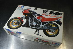 Qp338 1983年製 絶版 Vtg Rare Tamiya 1:12 Honda VF750F タミヤ 小鹿 当時物 ヴィンテージ 旧車 稀少 *60