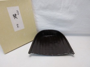 604009 【 未使用 茶道具 海田宗惠作 一閑塗 箕 干菓子器 紙箱 】 検) 作家物 煎茶道具 茶懐石 茶事 茶席 和風 来客 漆器 菓子皿 お盆ⅰ