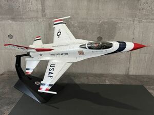 1/32 タミヤ　F-16C ブロック52 アメリカ空軍　アクロバットチーム　サンダーバーズ　5番機　完成品