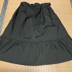 新品　タグなし UNIQLO ユニクロ 　深緑色　グリーン　裾可愛い　ロングスカート　L