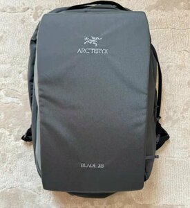 ARC‘TERYX バッグ ショルダーバッグ リュックサック バックパック iPad入れ 28Ｌ 大容量 撥水 グレー