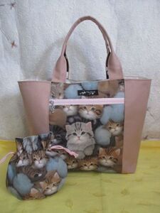 ハンドメイド　( Ｍ～)トートバック＆ミニ巾着　サーモンピンク11号凧布+モフモフ子猫柄　　底広　　シンプル　