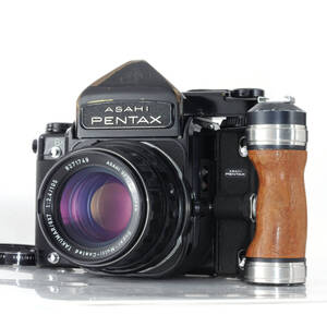 【ペンタックス】PENTAX 6x7 TTL 中判カメラボディ+ SMC TAKUMAR 105mm F2.4 レンズ グリップ付き #e709a