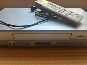 ジャンク品　シャープ SHARP VHS Hi-Fi　ビデオカセットレコーダー　VC-GH20　リモコン付き　通電確認済み　ビデオカセットの入出は可能！ 