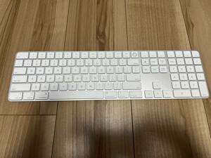 現行品 中古美品　Appleシリコン搭載Macモデル用Touch ID搭載Magic Keyboard（テンキー付き）- 英語（US）- ホワイトキー