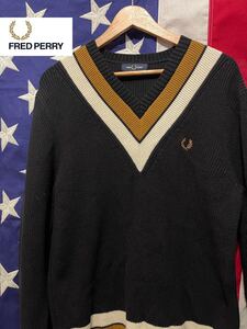 ★FRED PERRY★フレッドペリー★チルデンニット★セーター★ストライプ★ロゴ刺繍★Vネック★Sサイズ表記★ネイビー★