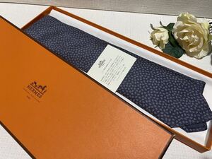 新品お洒落☆HERMESエルメスシェーヌダンクルグレー総柄シルクネクタイシルク100% 未使用タグ付き専用箱付きモノグラム紳士用