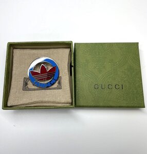 グッチ GUCCI アディダス adidas コラボ　ブローチ　ピンバッジ　青×赤