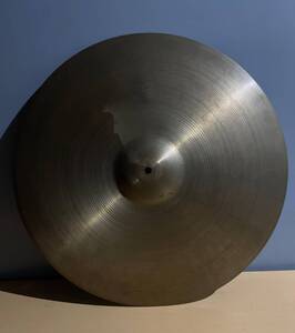 A Zildjian 22 2700g