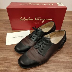 Salvatore Ferragamo 　　フェラガモ　　パンプス　　サイズ7　（24.5㎝相当）