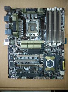 美品 ASUS Sabertooth X58 マザーボード Intel X58 LGA 1366 ATX DDR3