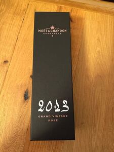 送料込み 古い 未開封 常温保存なので難あり品として 箱入 moet & chandon 2023 rose grand vintage 750ml 、 モエ・エ・シャンドン ピンク