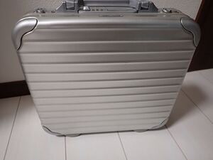  リモワ 905.09 TOPAS トパーズ ダイヤルロック 2WAY　アタッシュケース　トランク シルバー メンズ　 RIMOWA アルミ