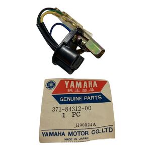 廃盤希少品 純正新品 ヤマハ XJ400 4G00 ヘッドライト ソケット 371-84312-00 当時物 ②