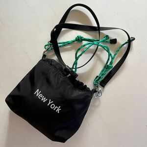 【New York】★ニューヨーク★ ナイロン　ミニ　ナイロン　ポーチ　バッグ　サコッシュ　黒