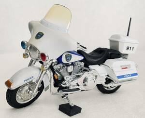 1/18 HARLEY-DAVIDSON Milwaukee State Police 白バイク　ミニカー　MAISTO ほぼ未使用