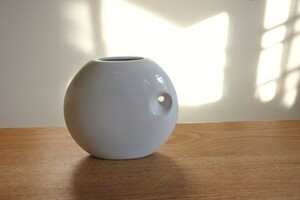 送料無料 モダン 白 ホワイト 陶器製 花器 花瓶 中古品 フラワーベース シンプル オブジェ