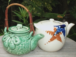 古い 急須 2点 煎茶 土瓶 小型 陶器 宝袋 染付 緑釉 祝福 煎茶器 茶道具 日本茶 レトロ アンティーク 時代