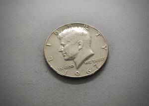 1967年 ケネディ50セント銀貨　送料無料（14121）シルバー400　USA 貨幣　ハーフダラー アメリカ 硬貨