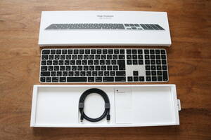 [現行モデル] AppleシリコンMacモデル用 Touch ID搭載 Magic Keyboard ブラック テンキー付き/JIS配列 A2520 MMMR3J/A Black