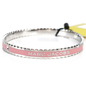 【新品 未使用】マークジェイコブス MARC JACOBS THE MEDALLION SCALLOPED BANGLE バングル J103MT7PF22 672 QUARTZ PINK-SILVER ピンク系