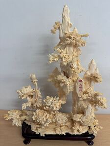 置物　象牙風　錦上添花　細密細工　彫刻　縦37cm 横33cm 中国美術　工芸品　総重量1248g 一部破損有り(写真有り) 縁起物　【1229A1】