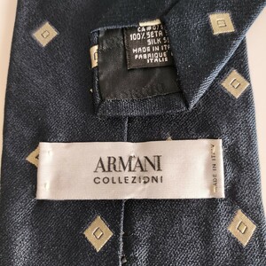 ARMANI COLLEZIONI（アルマーニコレツォーニ）紺ベージュスクエアドットネクタイ