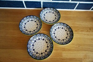 【新品未使用】白　ポタリー風食器4枚セット 平皿 取り皿 花柄 北欧風食器　ポーランド風食器