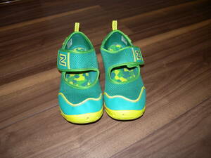 new balance 　ニューバランス　２３ｃｍ　　キッズ　スニーカー夏　涼しい　USED　美品