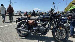 トライアンフ　ボンネビル T120 Black 低走行