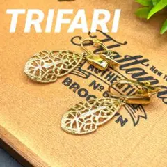 TRIFARI ゴールドイヤリング 目を引く網目状のデザイン