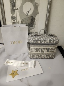 DIOR　クリスチャンディオール　希少グレー　　バニティ　新品同様　【８８９９－５】