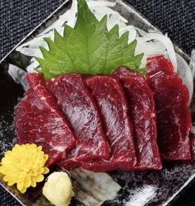 国産！！熊本産 極上モモ肉 赤身馬刺し 赤肉 馬刺 馬刺し（500ｇ）【約50gx10パック】 熊本肥育 赤身 馬肉 10kg迄送料同額にて同梱可能！