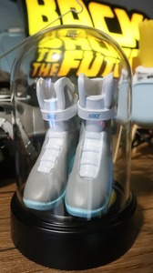 バックトゥザフューチャー NIKE MAG ミニチュア ディスプレイケース付