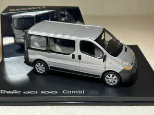 1/43ルノー純正「ルノー トラフィックdCi 100 Combi」 シルバーメタリック NOREV製 518050