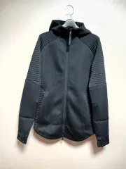 【雷市場（ポンジャン）商品韓国直送】 UNDER ARMOUR 未満 防具 フード ジップアップ S