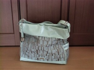 ◆ELLE　ショルダーバッグ　エル　鞄　かばん　レディース　女性用◆