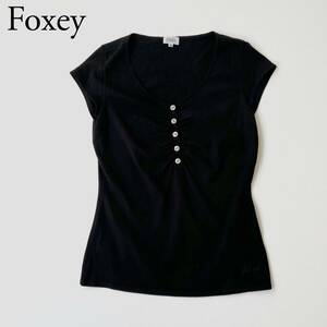 良品 FOXEY BOUTIQUE フォクシーブティック ニット　セーター トップス　Tシャツ　カットソー ノースリーブ　ヘンリーネック レディース